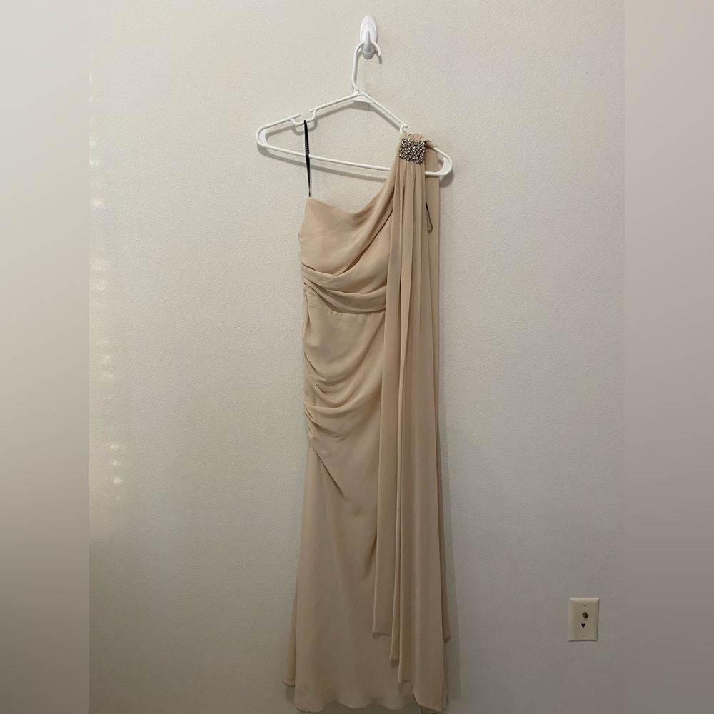Vince Camuto Greek style dress in a nice champagne color.